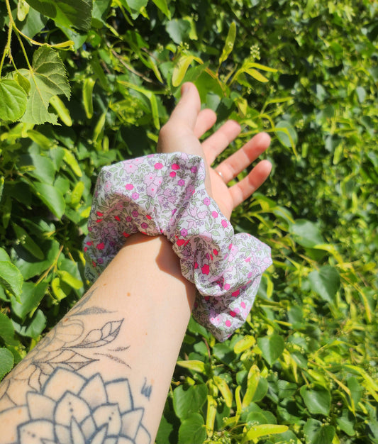 Chouchou fleuri rose fluo et mauve