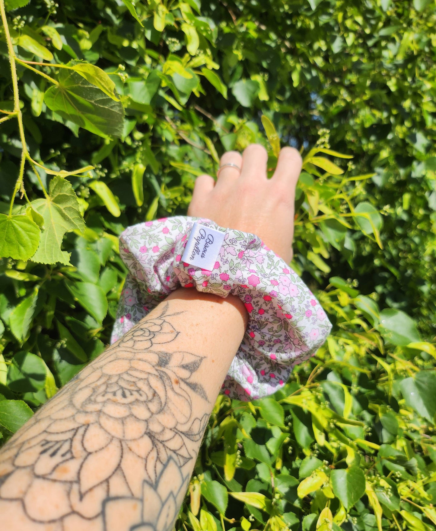 Chouchou fleuri rose fluo et mauve