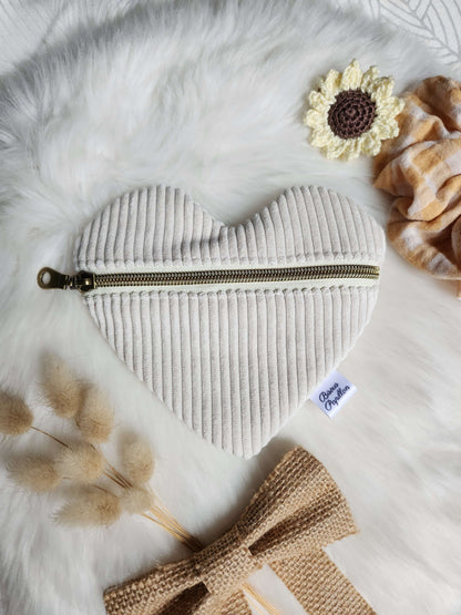 Pochette cœur – l’accessoire qui bat au rythme de tes journées 💖