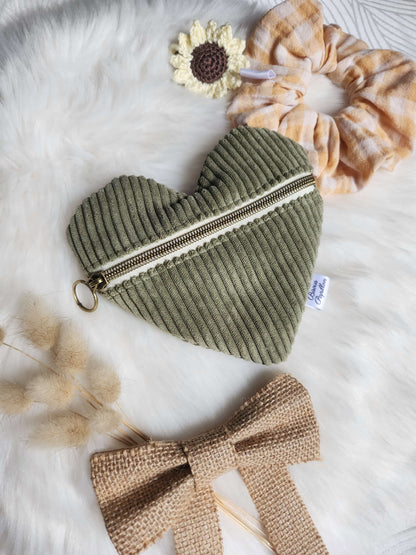 Pochette cœur – l’accessoire qui bat au rythme de tes journées 💖